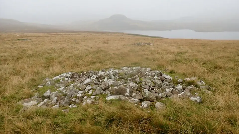 Obrázok: Mick Garratt · CC BY-SA 2.0 Prehistoric cairnfield, associated field system and hut circle east of Water Crag