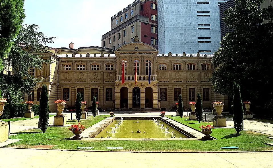 Edificio del Archivo General de Navarra (antiguo)