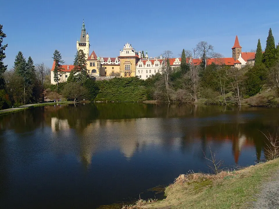 Image: Lukáš Kalista · CC BY-SA 4.0 château de Průhonice