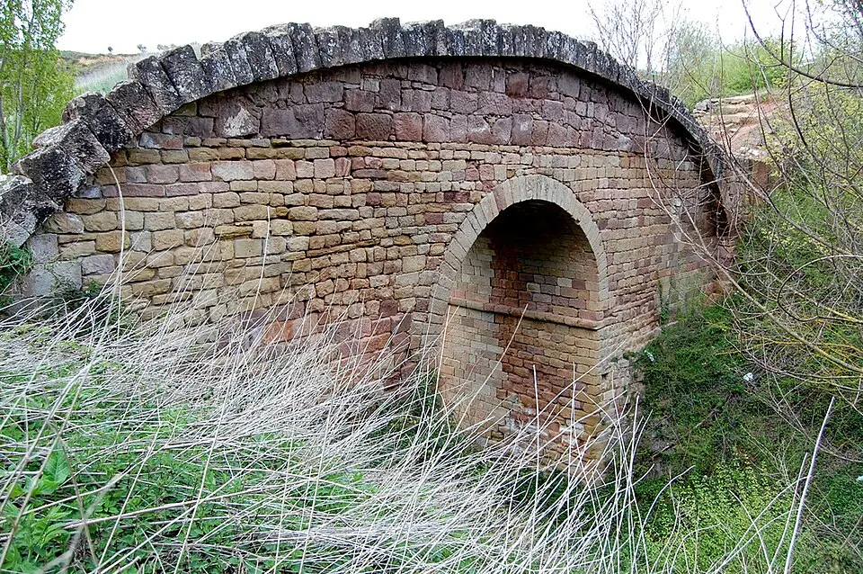 Obrázok: Pompilos · CC BY-SA 4.0 puente y Calzada Romana de Cirauqui