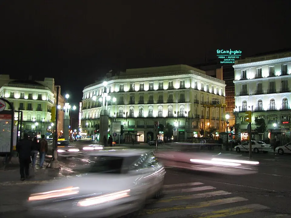 Image: tnarik from Spain · CC BY-SA 2.0 Puerta del Sol