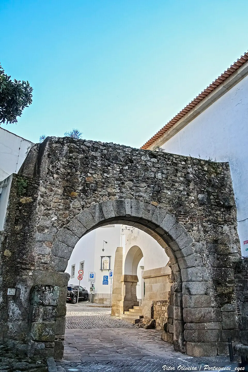 Porta romana (Arco de D. Isabel)