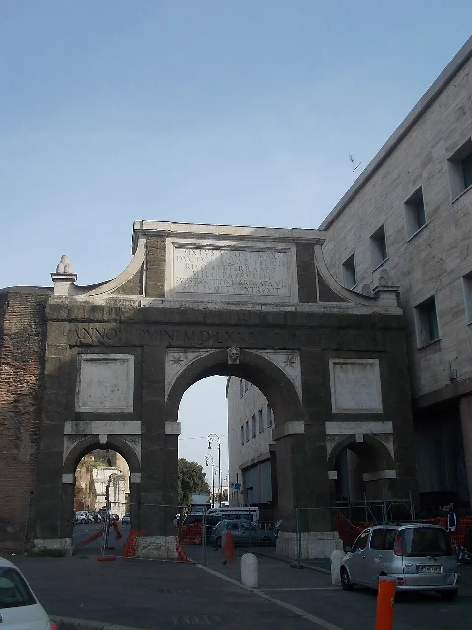 Arco di Sisto V
