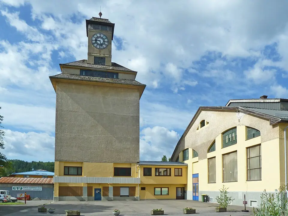 Obrázok: Obersteirer · CC0 Pulverturm und Werkshalle der Trofaiacher Pulverfabrik