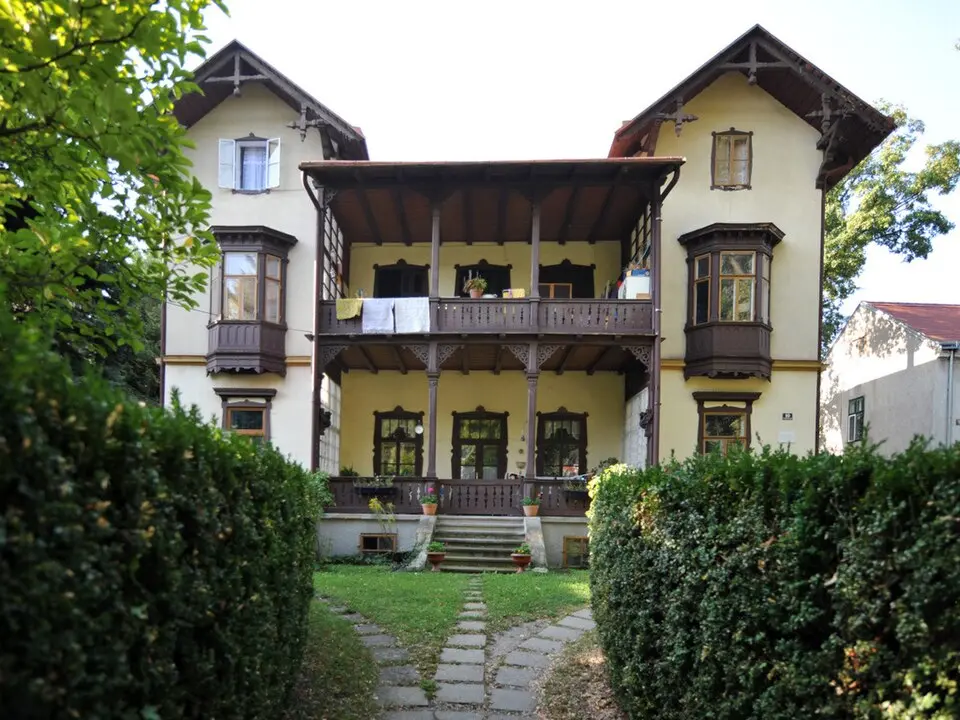 Slika: Ailura · CC BY-SA 3.0 Villa/Landhaus