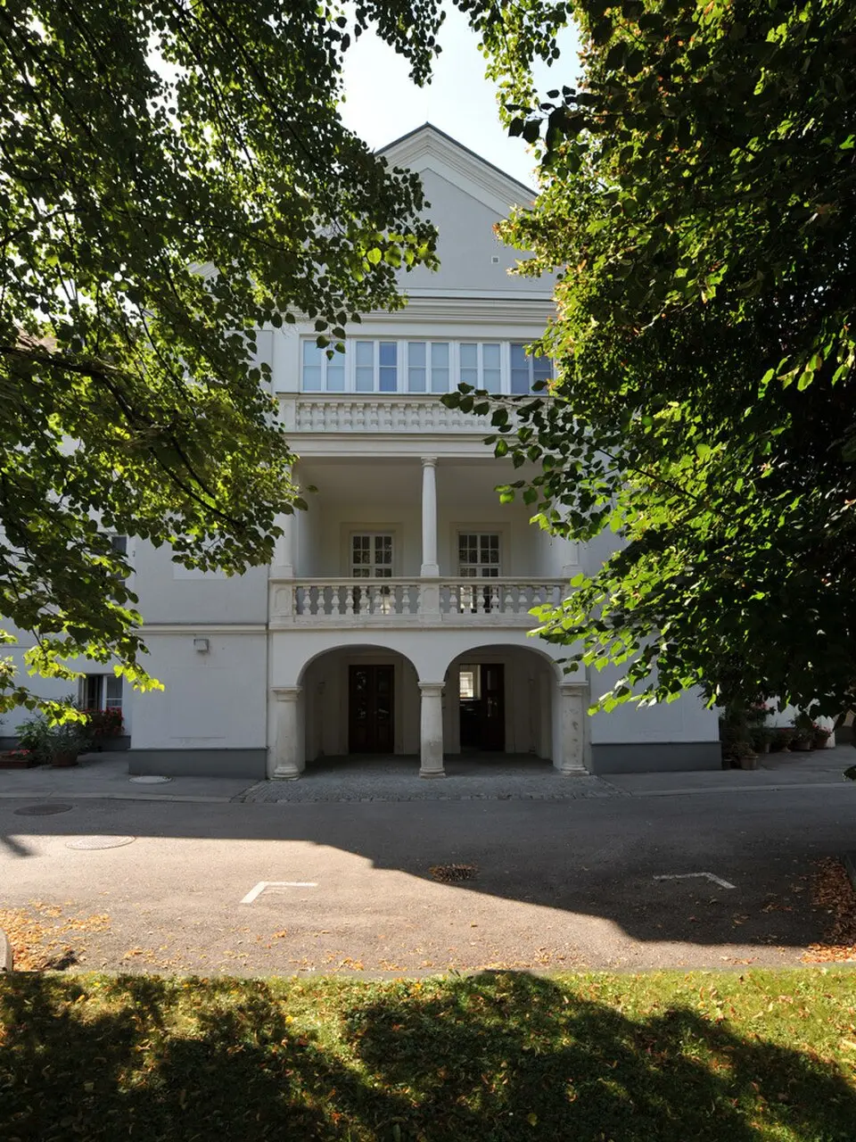 Image: Ailura · CC BY-SA 3.0 Kommunaler Wohnbau, Schloss Fürstenberg