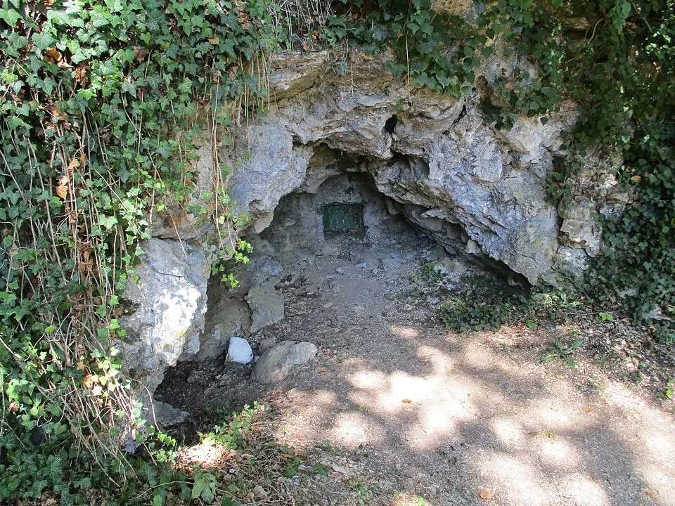 Image: Pueblopassingby · CC BY-SA 4.0 grotte du Cheval