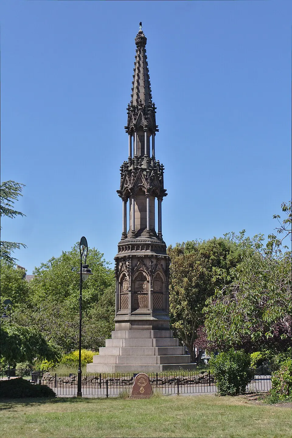 Image: Rodhullandemu · CC BY-SA 4.0 Queen Victoria Monument, Birkenhead