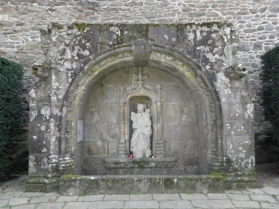Bild: GO69 · CC BY-SA 3.0 fontaine de Notre-Dame de la Porte