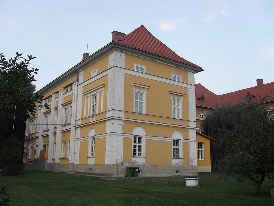 Pałac, Biskupska 2a w Radłowie
