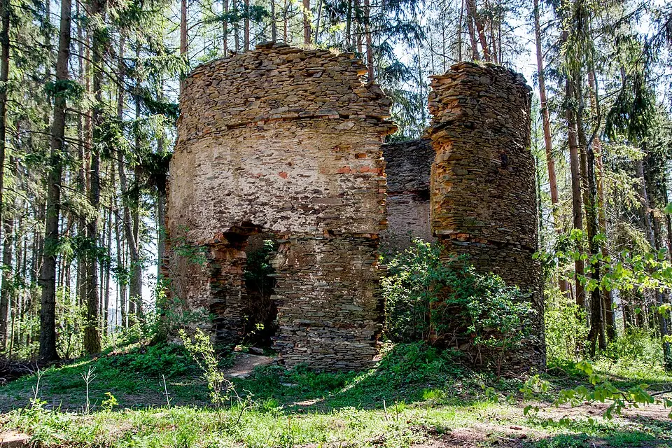 zřícenina větrného mlýna Radvanov