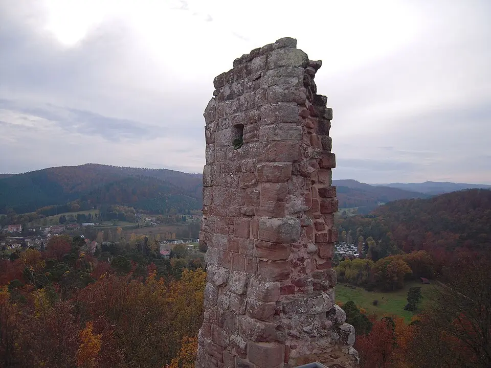 Obrázek: J.claude · CC BY-SA 3.0 château du Ramstein