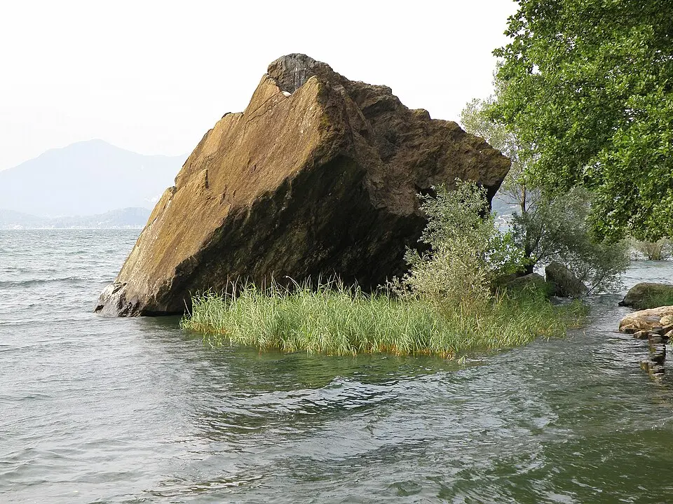 Immagine: Torsade de Pointes · CC0 Monumento naturale regionale del Sasso Cavallaccio