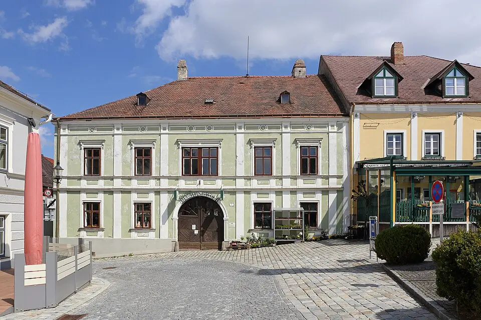 Wohn- und Geschäftshaus
