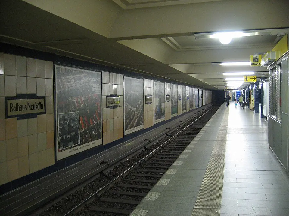 Slika: A.Savin · CC BY-SA 3.0 U-Bahnhof Rathaus Neukölln