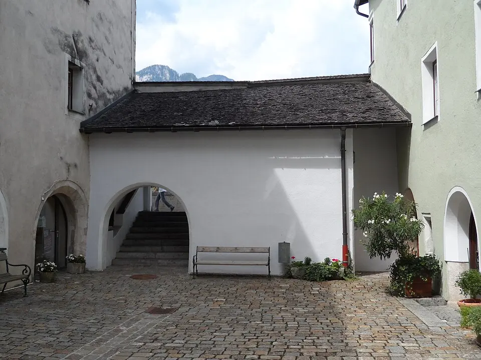 Laubengang und Torhaus am Kremerplatzl