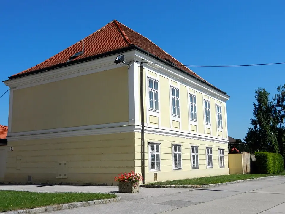Bild: Waerfelu · CC BY 3.0 Pfarrhof
