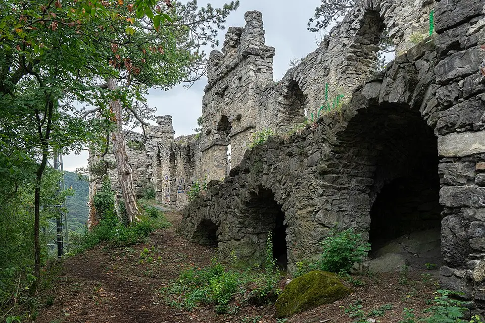 Künstliche Ruine, sog. Römerwand (Spanische Wand)