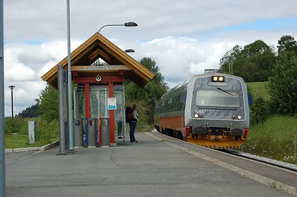 Røstad holdeplass
