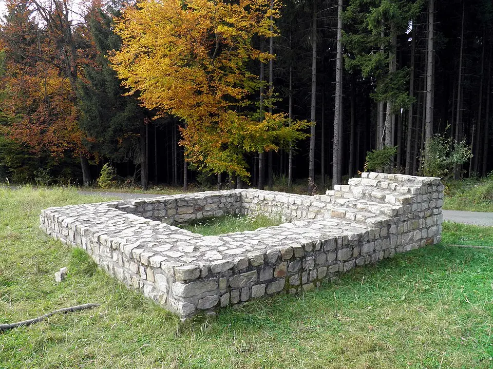 Obrázek: Carole Raddato from FRANKFURT, Germany · CC BY-SA 2.0 Kleinkastell Hillscheid