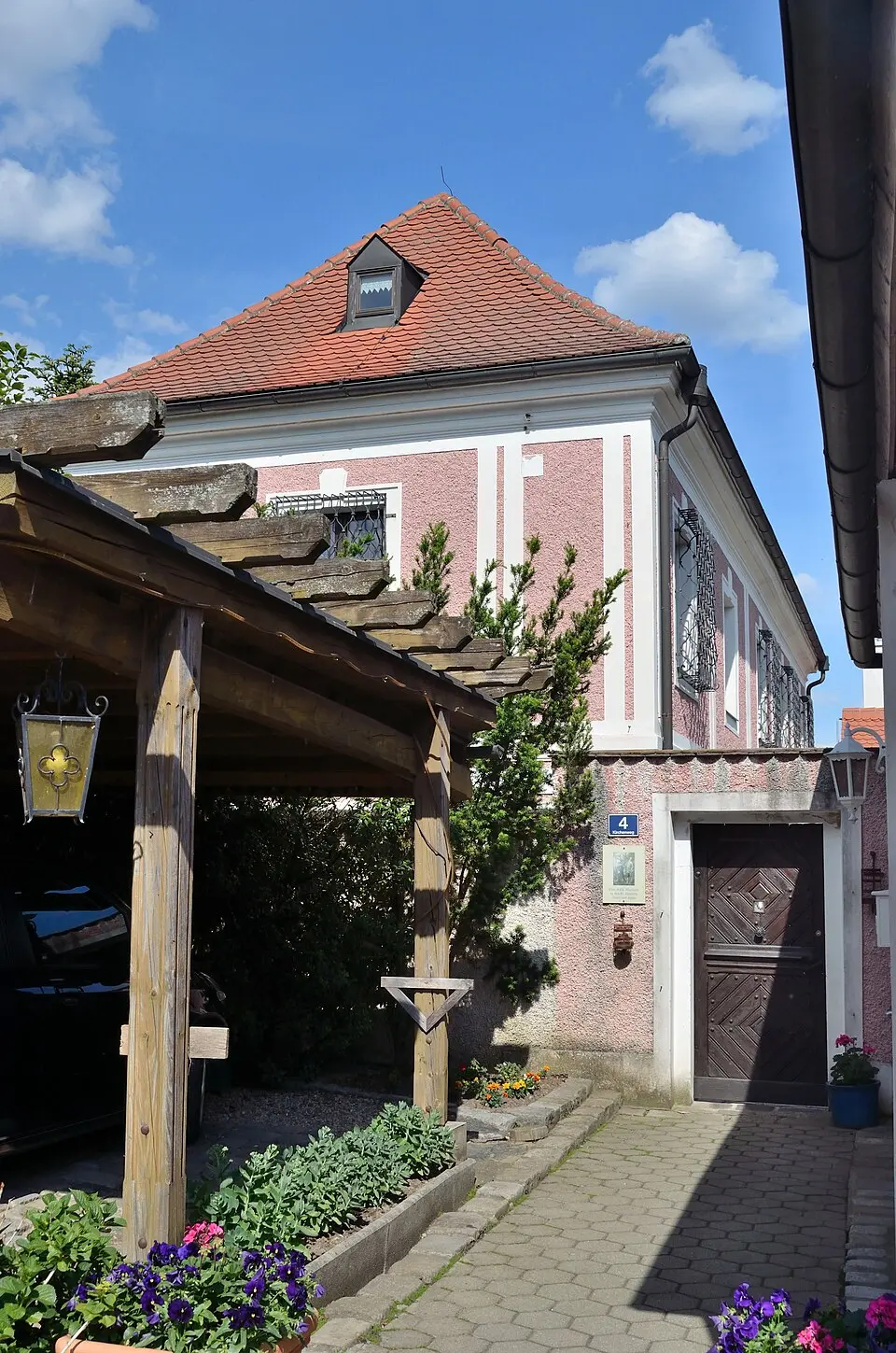 Pfarrhof und zwei Wirtschaftsgebäude