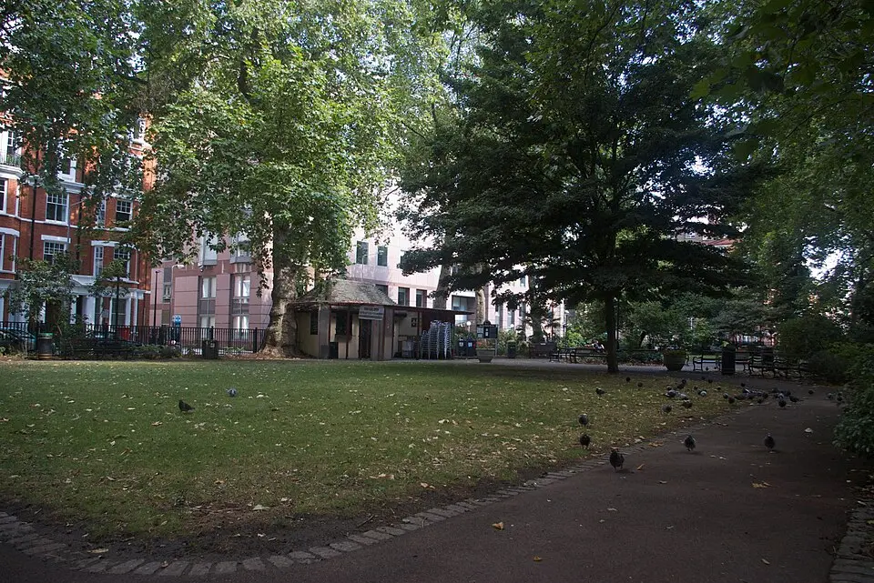 Obrázok: Tom Morris · CC BY-SA 3.0 Red Lion Square