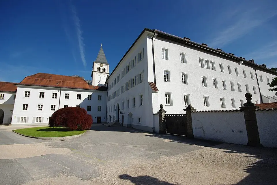 Obrázek: Luitold · CC BY-SA 3.0 Stiftsgebäude des ehemaligen Kloster St. Zeno, seit 1852 Institut der Englischen Fräulein