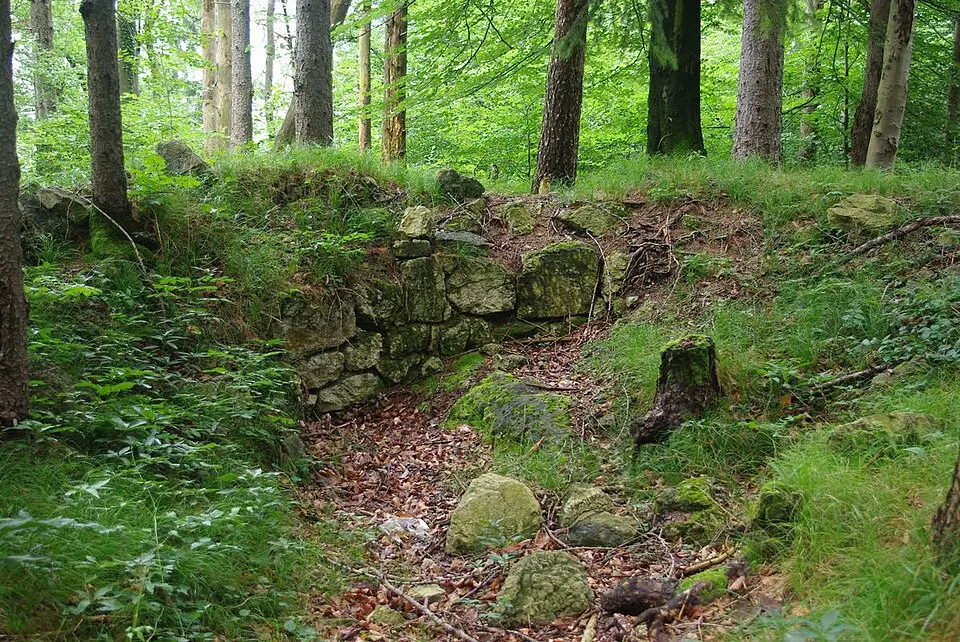 Obrázek: Luitold · CC BY-SA 3.0 Burgstall Vager
