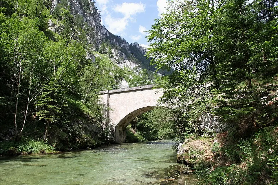 Teil der 1. Wiener Hochquellenleitung, Hochsteg