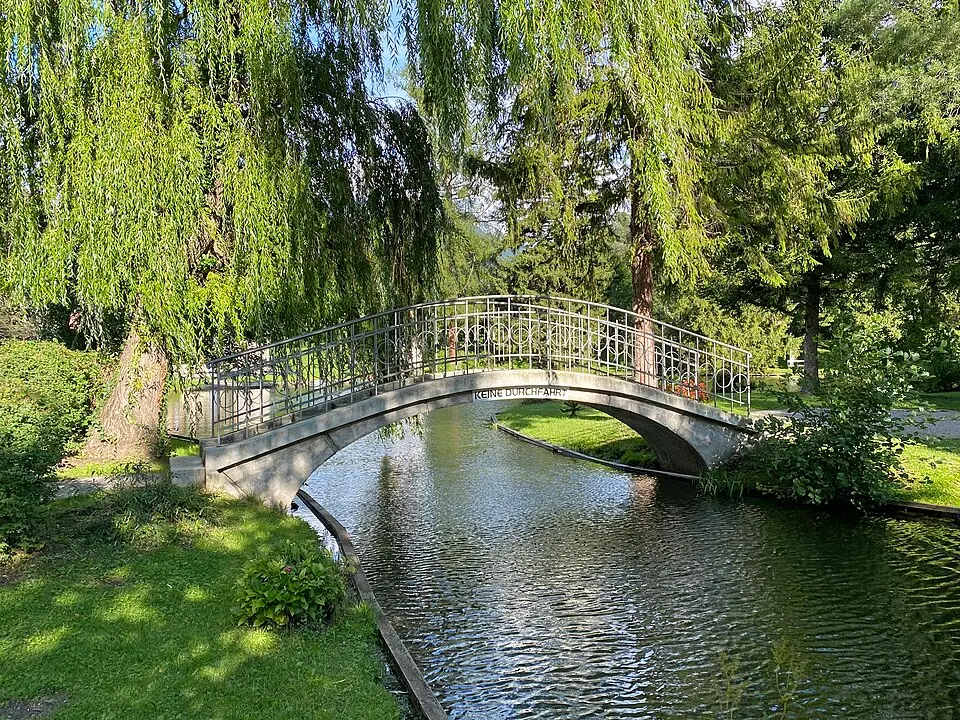 Fußgängerbrücke im Lenaupark