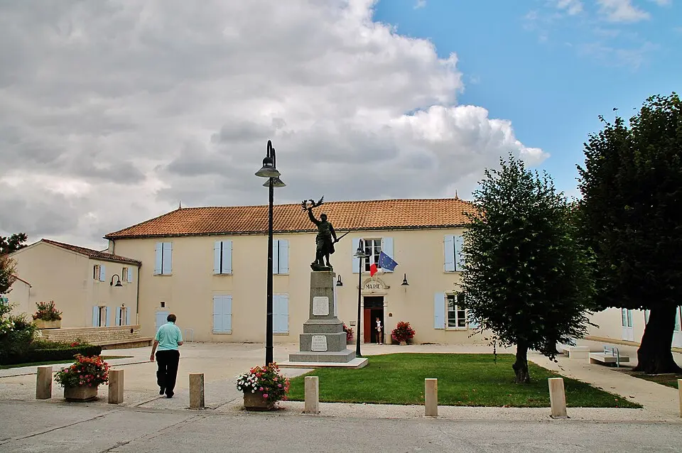 Image: Bastien.pierre · CC BY-SA 3.0 Saint-Jean-de-Liversay