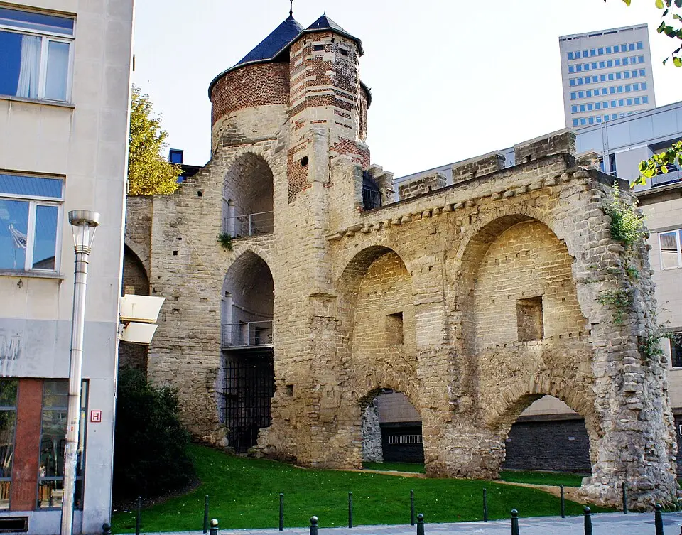 First fortifications of Brussels