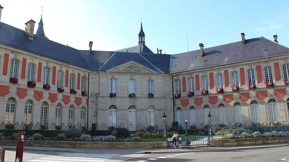 Slika: photography taken by Christophe.Finot · CC BY-SA 3.0 palais abbatial de Remiremont