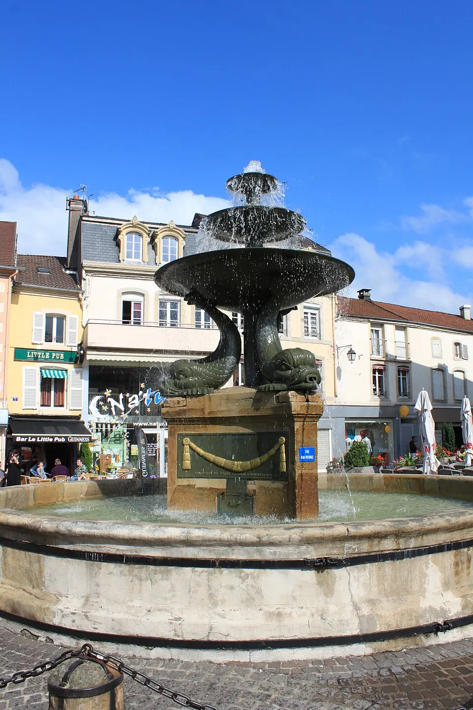 fontaine des Dauphins