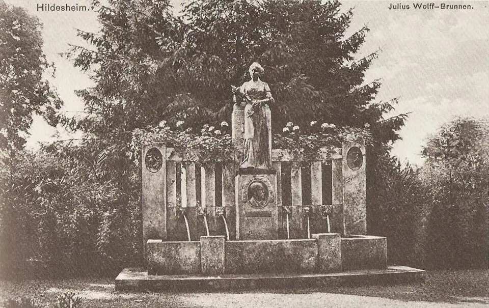 Julius-Wolff-Brunnen