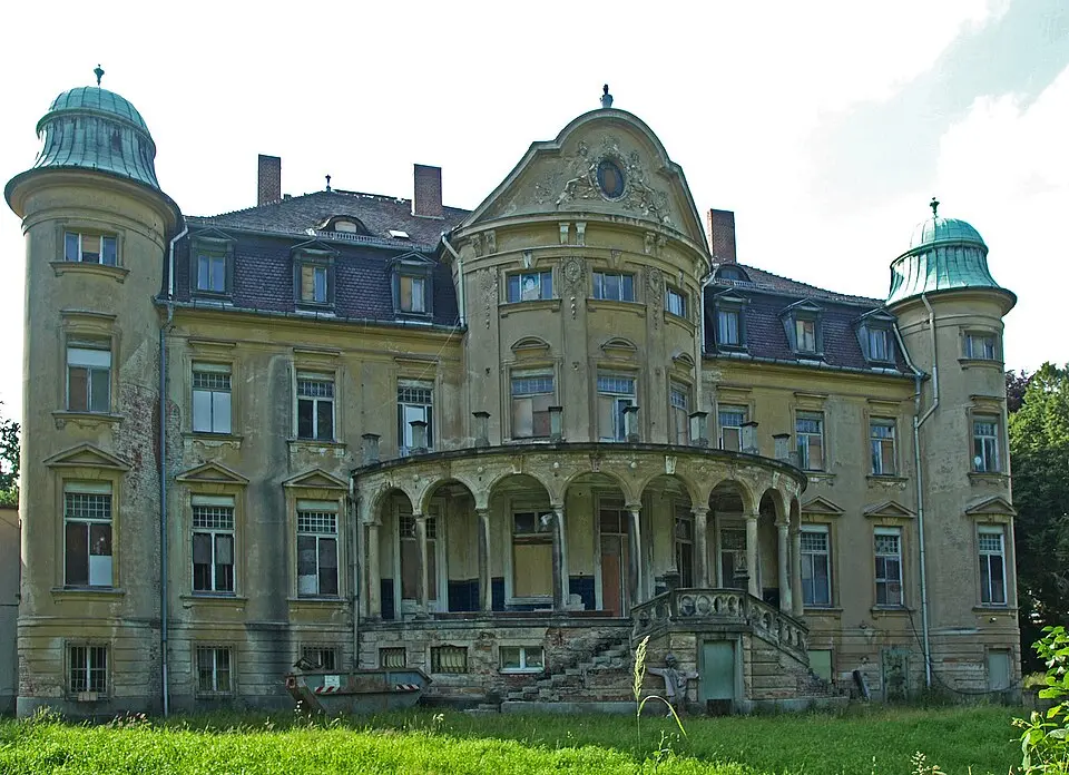 Obrázok: Oberlausitzerin64 · CC BY-SA 3.0 Neues Schloss Ober Rengersdorf