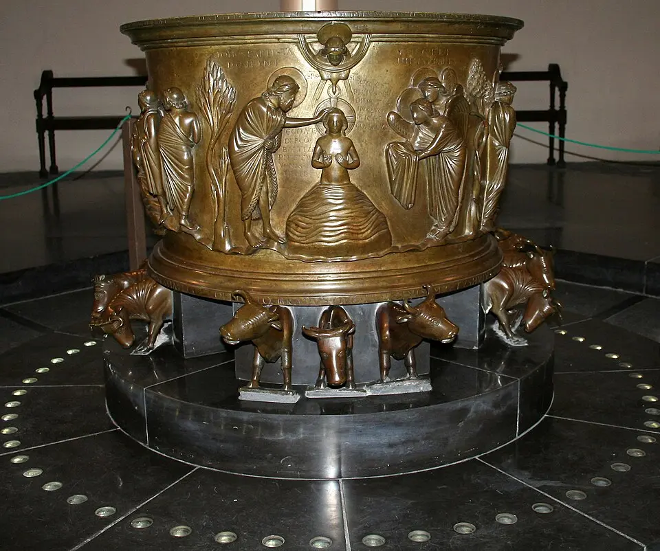 Doopvont in de Bartholomeuskerk in Luik