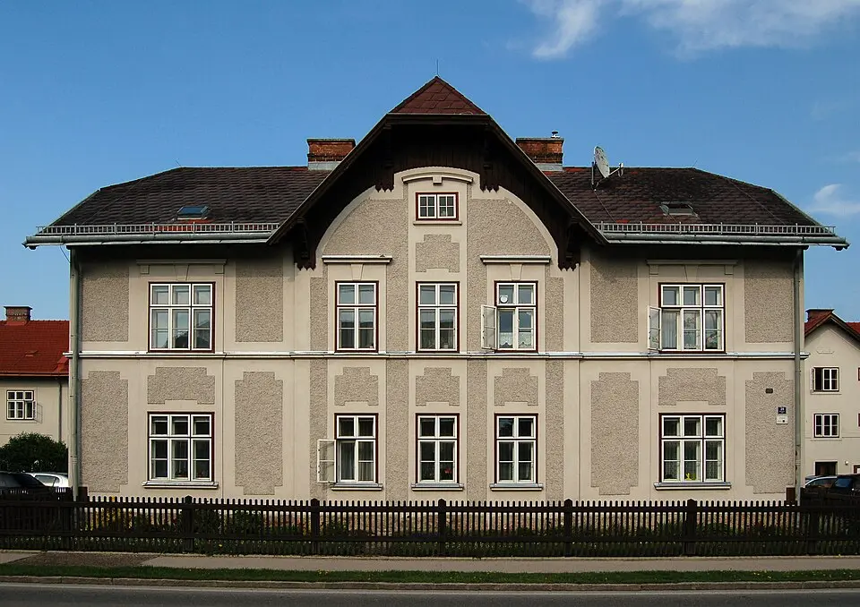 Slika: Herzi Pinki · CC BY-SA 3.0 Arbeiterwohnhaus der Werksiedlung Wiedenbrunn