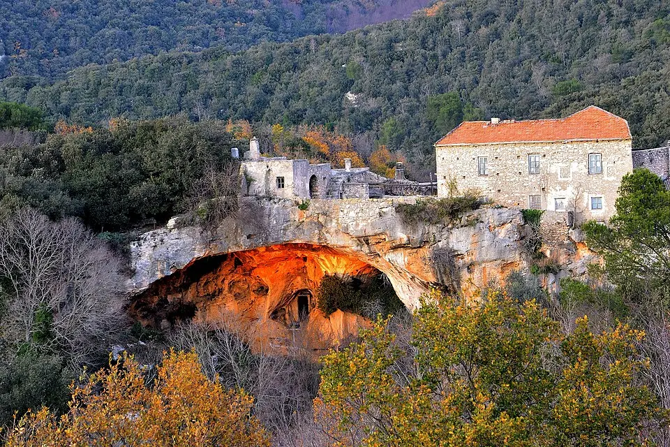 Grotte des Manie