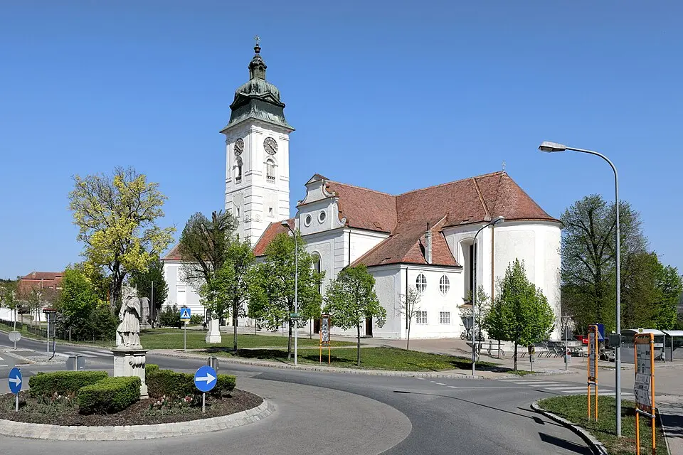 Bild: C.Stadler/Bwag · CC BY-SA 4.0 Retz: Das Rathaus, das auf einer Kapelle beruht