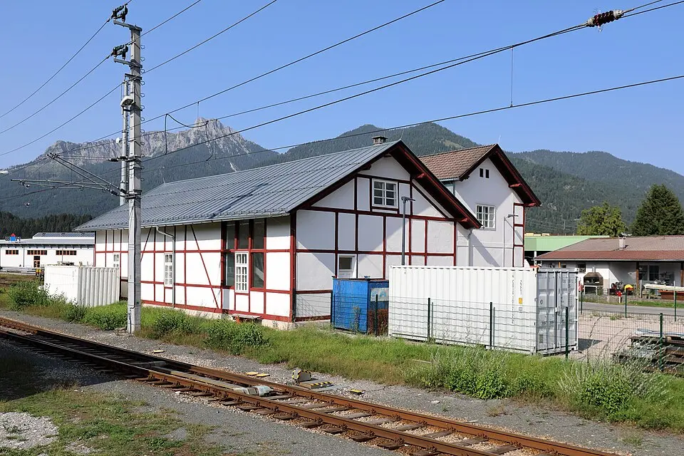 Außerfernbahn – Bahnhof Reutte, Nebengebäude