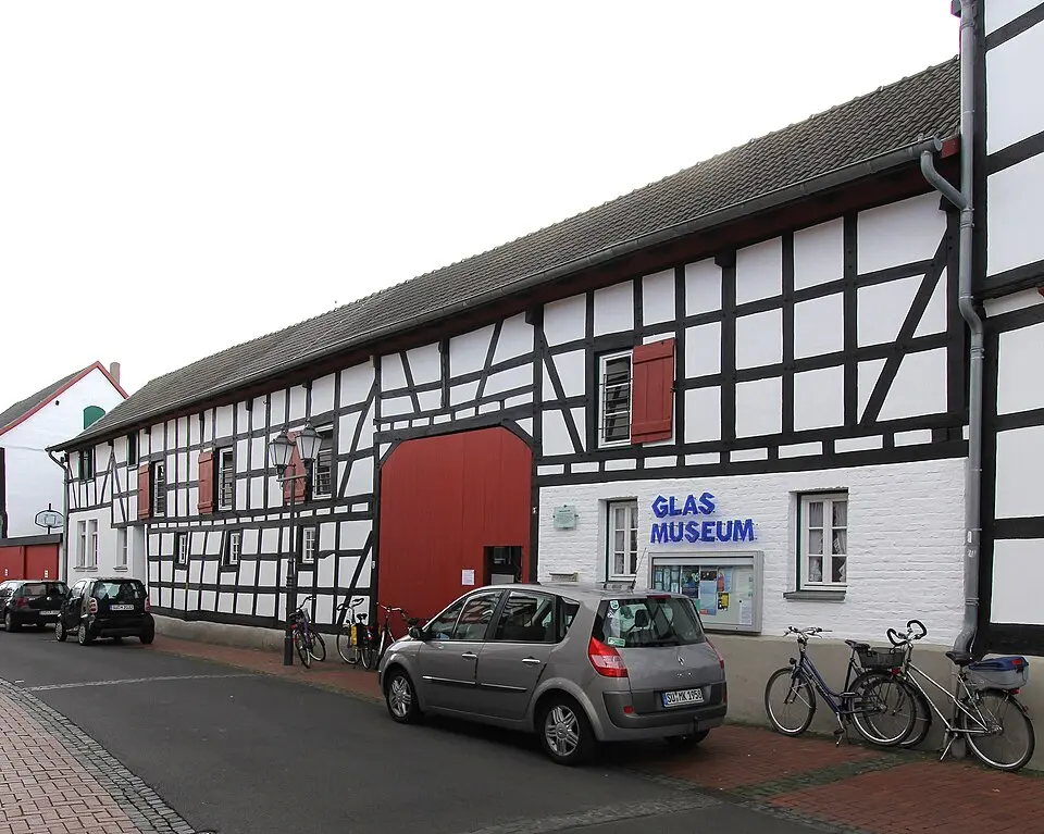 Slika: Elke Wetzig (User:Elya) · CC BY-SA 3.0 Glasmuseum Rheinbach