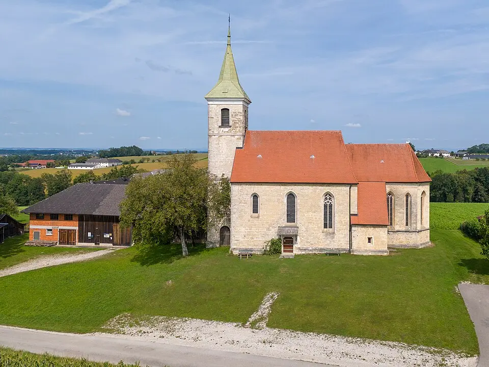 Kath. Filialkirche hl. Jakob und ehem. Kirchhof