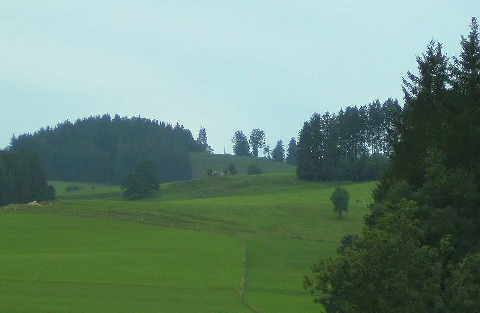 Image: Bene16 · CC BY-SA 3.0 Riedholzer Kugel