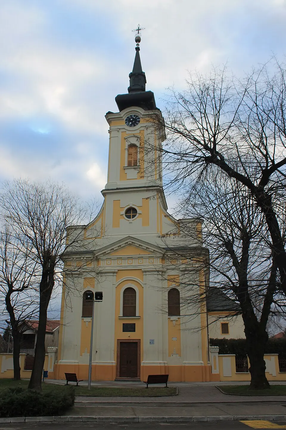 Obrázok: Ванилица · CC BY-SA 4.0 Rimokatolička crkva Svetog Dimitrija u Sremskoj Mitrovici
