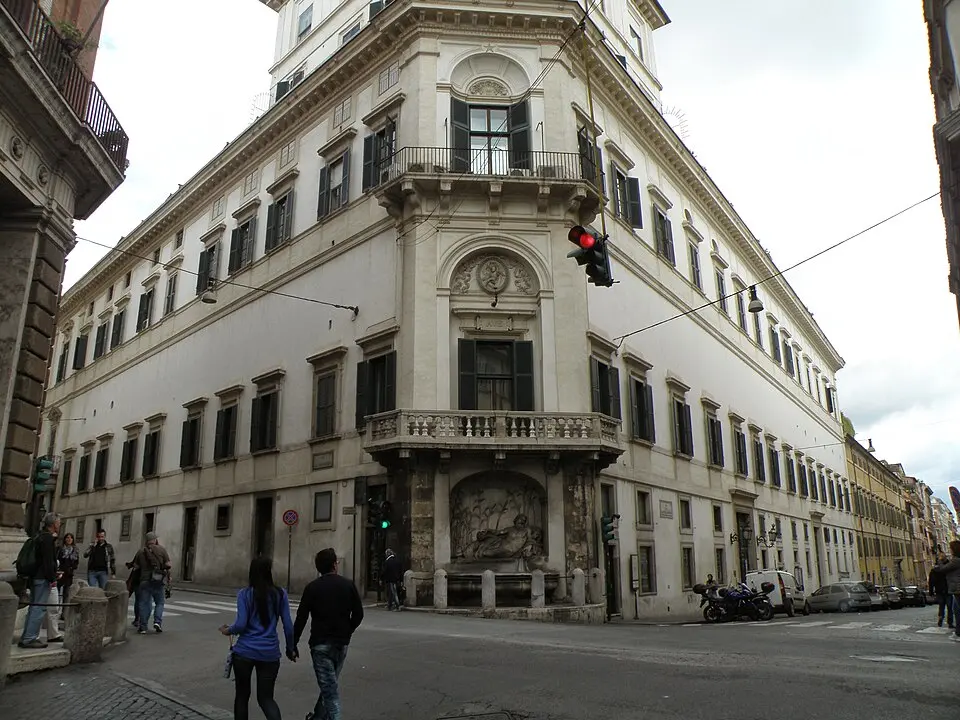 palais Albani Del Drago