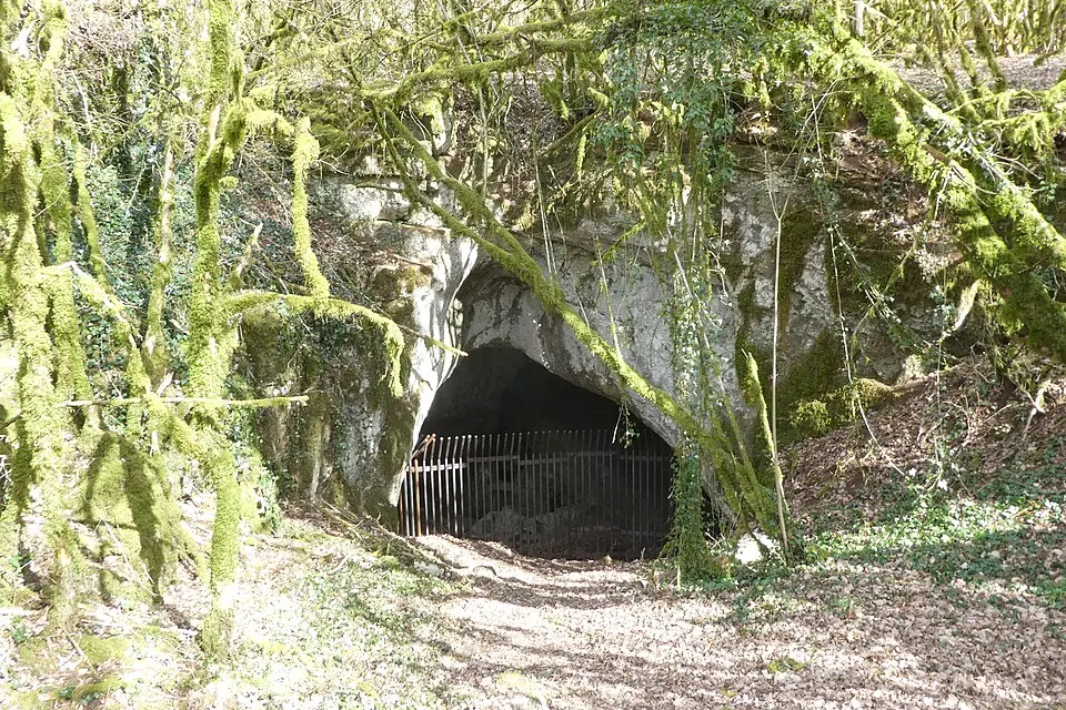 grotte de Hautecourt