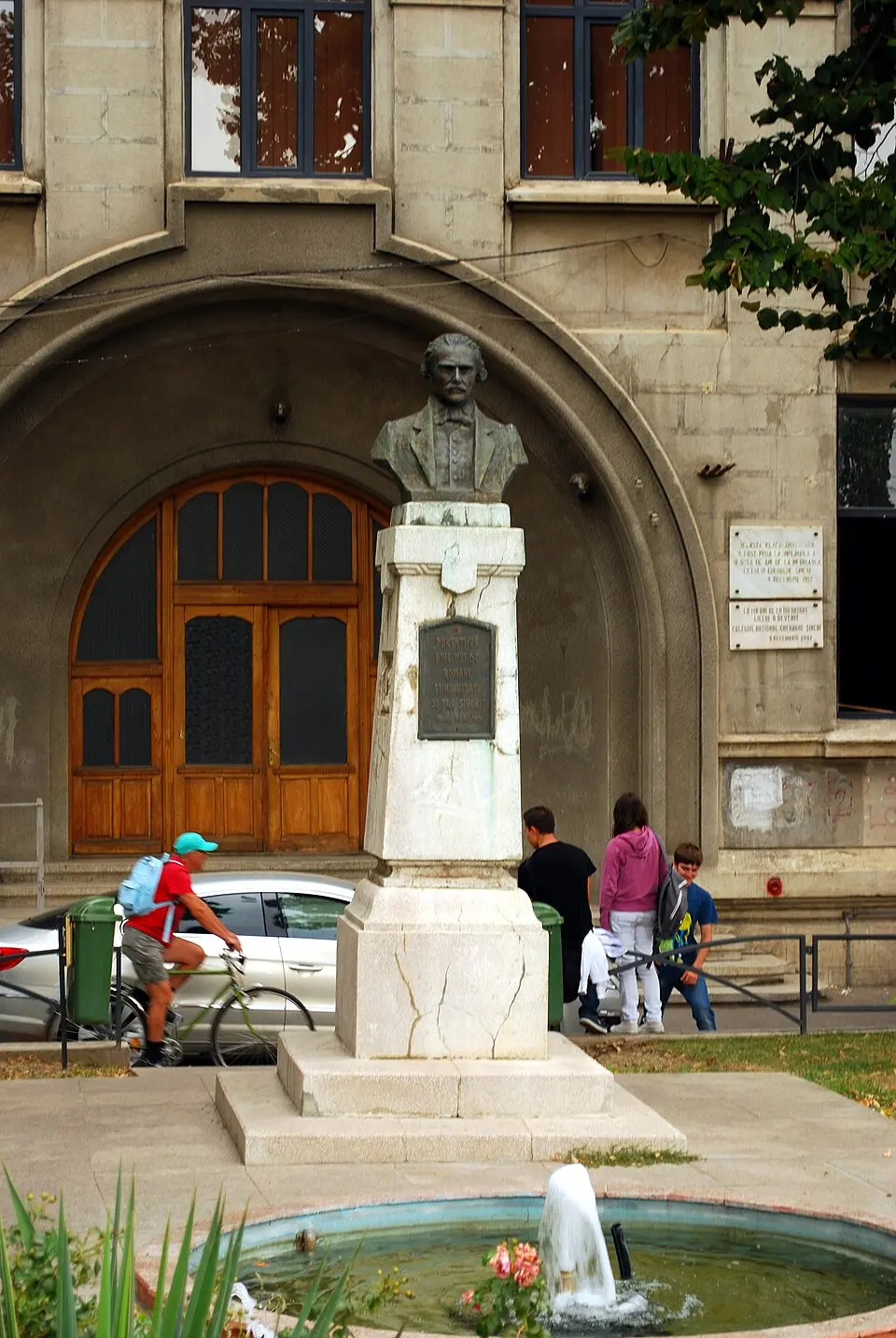Bustul lui Gheorghe Șincai din București