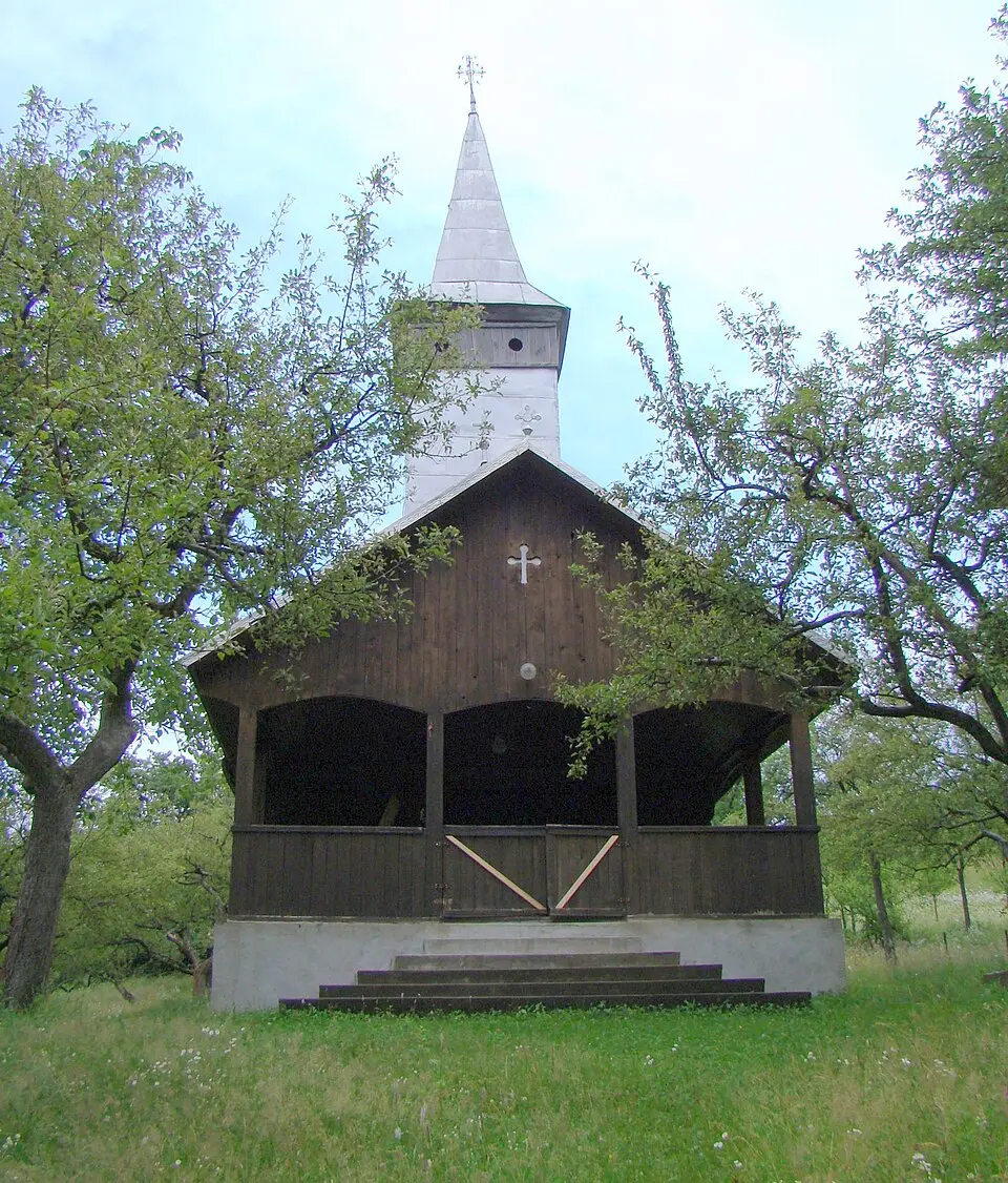 Image: Utilizator:Țetcu Mircea Rareș at ro.wikipedia · CC BY-SA 2.5 Biserica de lemn din Remecioara