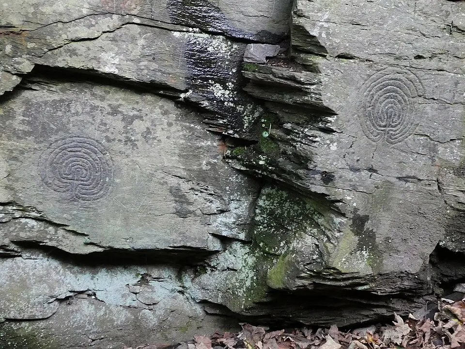 Rock art at Rocky Valley, 150m north of Trevillett Mill